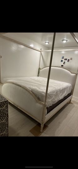 King Bed (does Not Include Mattress)