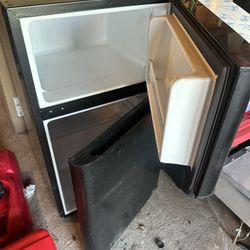 Form Fridge Black