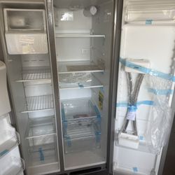 36 Inch New Side By Side Refrigerator. 26 Cubic Ft 