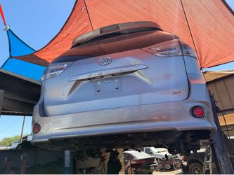 2018 Toyota Sienna parts only