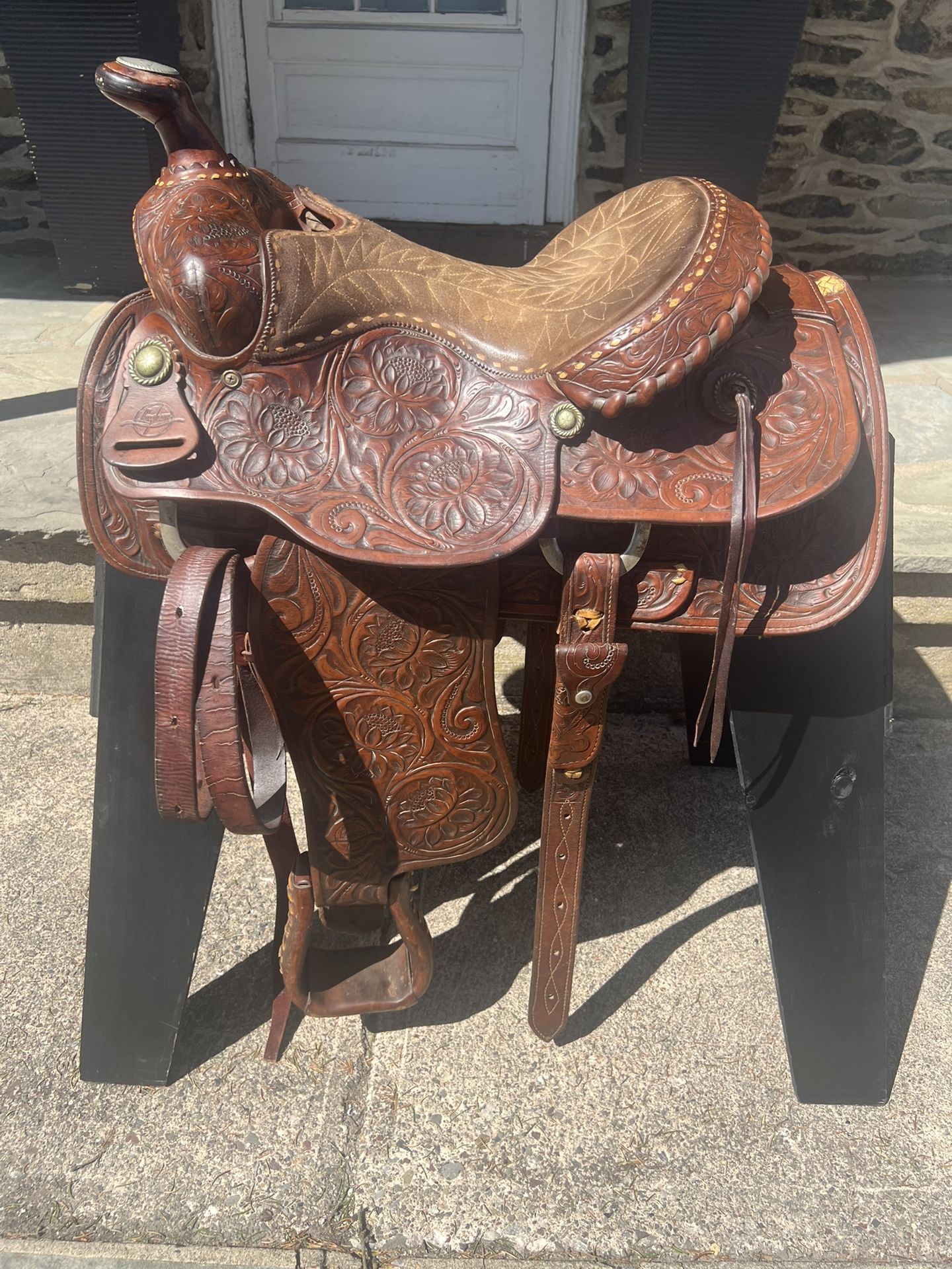 Longhorne Western Saddle