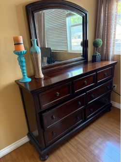 Six drawers dresser and nightstand