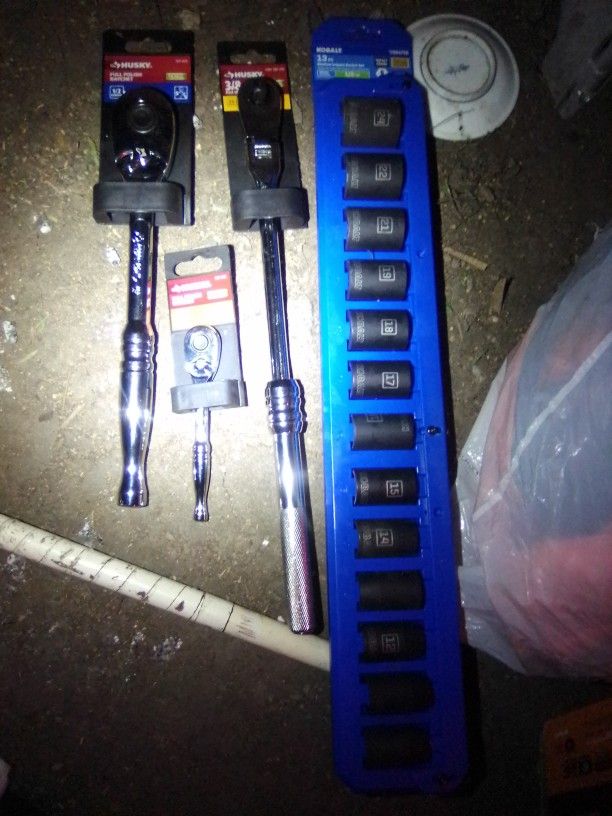 Ratchet And Socket Set