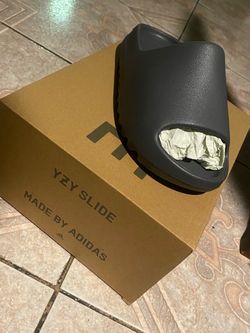 Adidas Yeezy Slide with Box size 8.0 fit likes 7.0