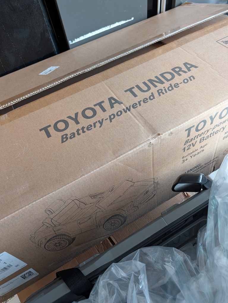 Toyota Tundra 12V 7Ah Kids Electric Ride on Car Battery Powered Electric Truck Trunk with Remote Control Bluetooth 4 Wheel Full Suspension