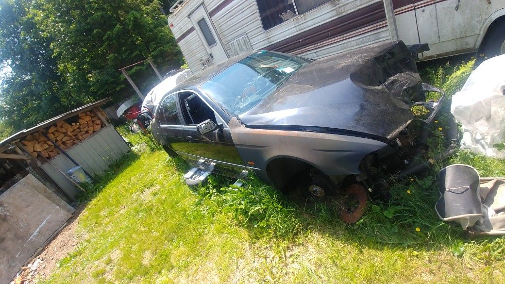E39 part out 530i 540i 525i 528i