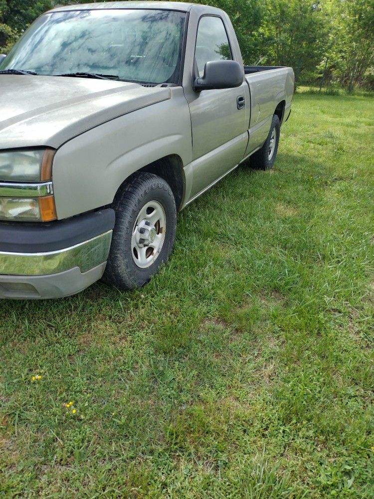 2003 Chevrolet 1500 WT 2wd