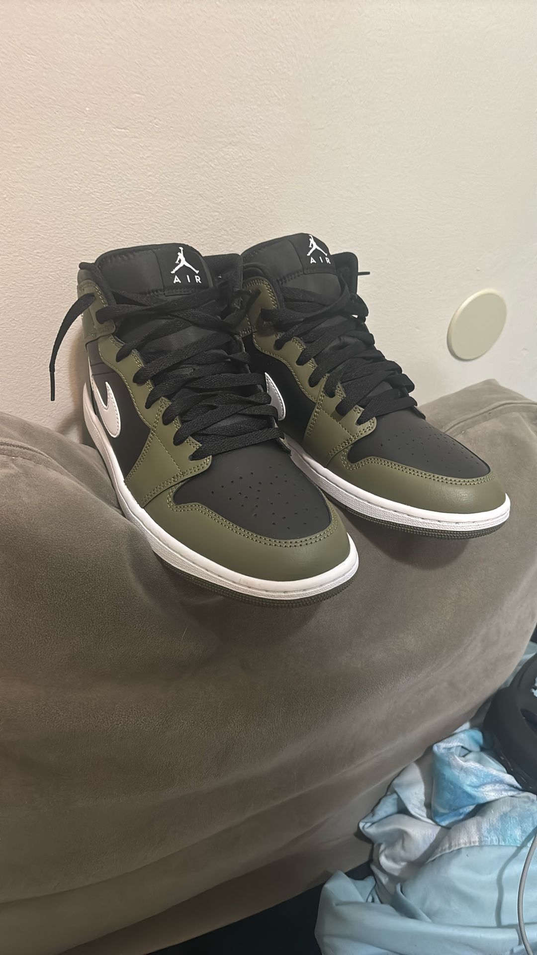 Nike Air Jordan 1 Mid Size 10.5