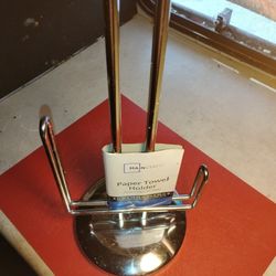 🧻 Mainstays Chrome Paper Towel Holder – Sturdy & Sleek!
Condition: Gently mused (aka used, but only in the way a poet uses a pen — light, delicate, a