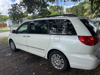Toyota Sienna 2009, XLE Limited.