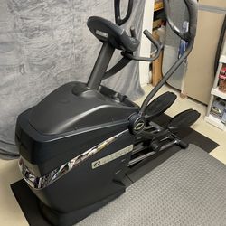 Octane Fitness Elliptical Cross Trainer