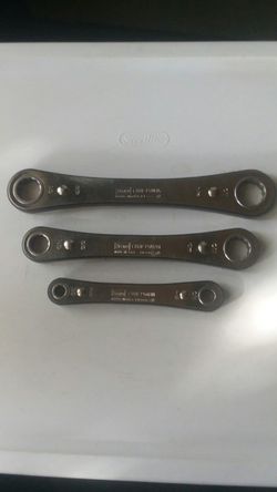 RARE -VINTAGE 3 PIECE CRAFTSMAN SEARS 12 POINT RATCHET BOX END WRENCHES SAE. (GENTLY USED) $30 OR BEST OFFER.