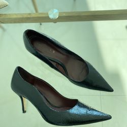 Zara Woman Heels / Black Exotic Snake Leather (size 39 / 8 US)