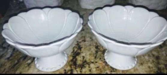 Pair of white pedestal bowls