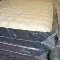 💥🔥💥🔥 $699 California King Stearns And Foster Estate Collection 13 Inch Height Medium Firm Mattress $699 💥🔥💥🔥