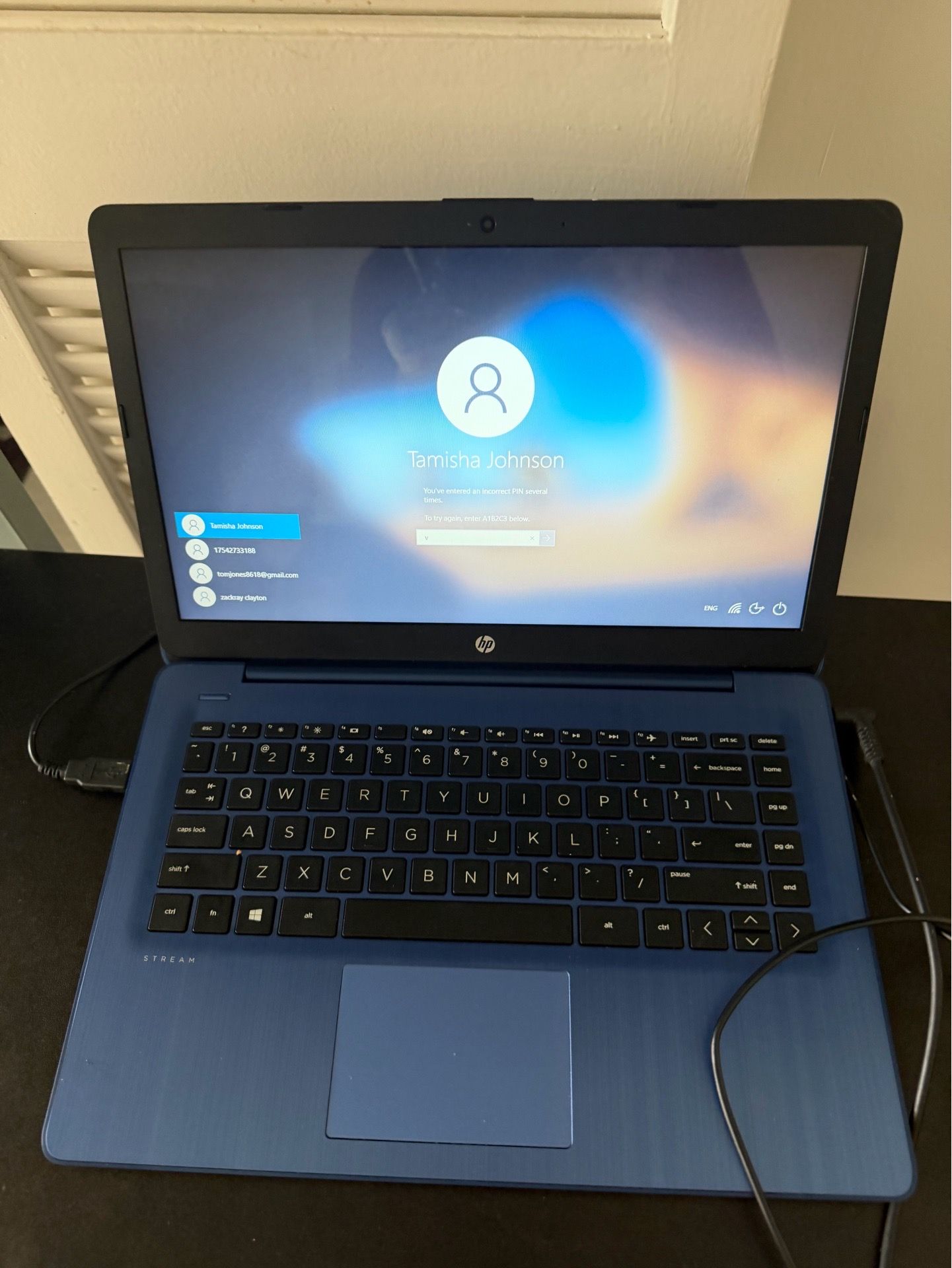 Blue HP laptop in very good condition