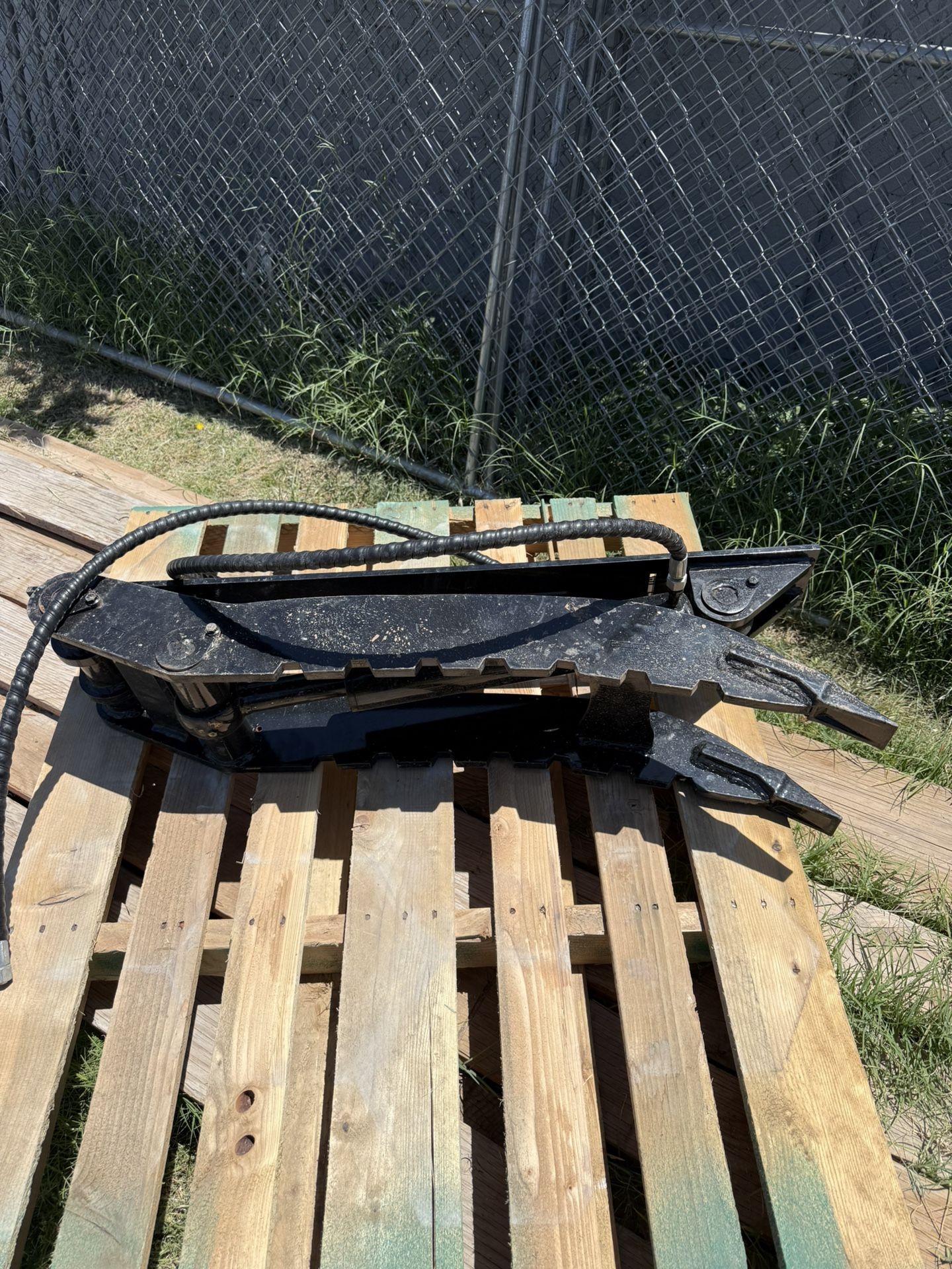 Brand New 5 Ton Hydraulic Thumb