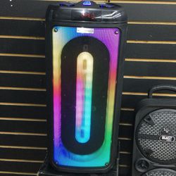 10000 W wireless Karaoke Bluetooth, Portable and Rechargeable Loud Speaker with wireless microphone and remote new in box ! 