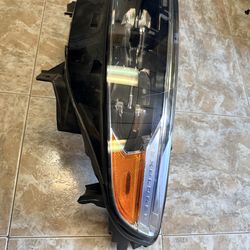09-13 Ford Explorer Headlight Assembly