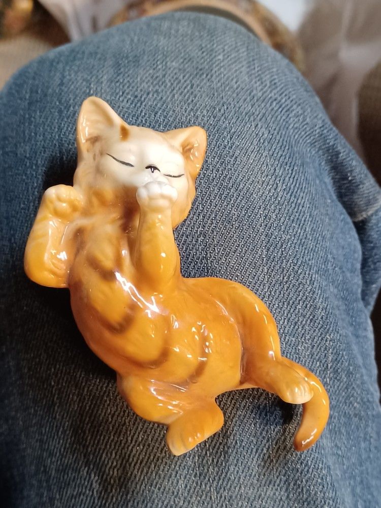 Danbury Mint Cats of Character Fine Bone China Figurine Cat Nap