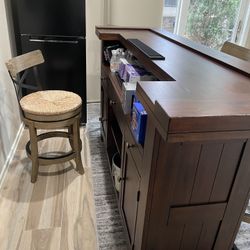 Bar With 3 Swivel Chairs