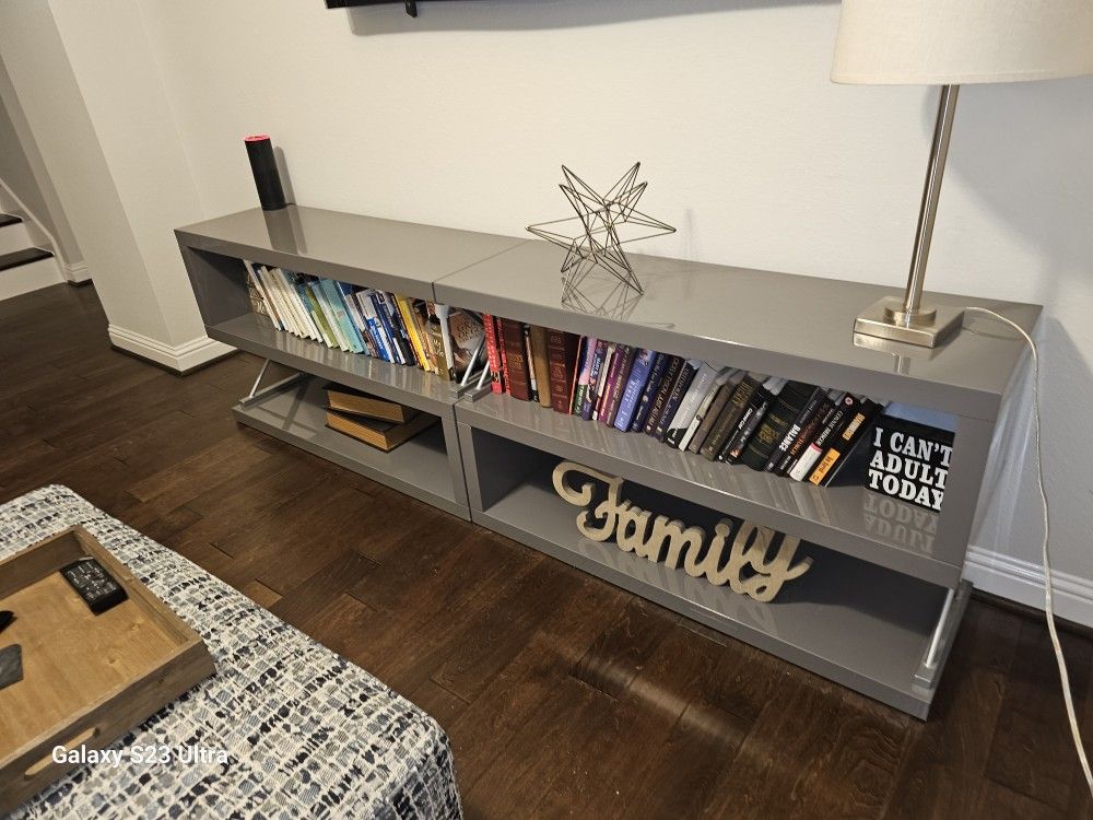 2 Bookshelves