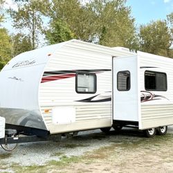 2011 Cherokee Cascade 27FT Travel Trailer Bunk House Model With Super Slide Out 