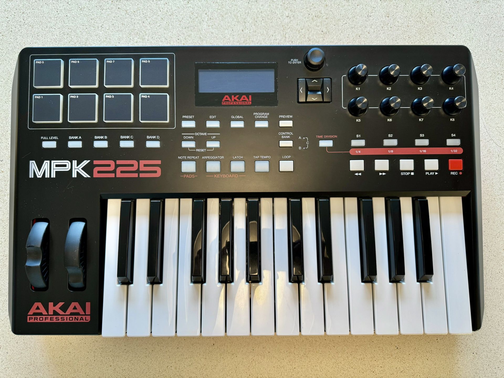 Akai MPK225 MIDI Keyboard