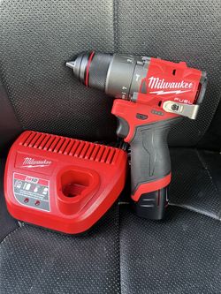 Milwaukee m12 fuel brushless hammer drill whith battery and charger