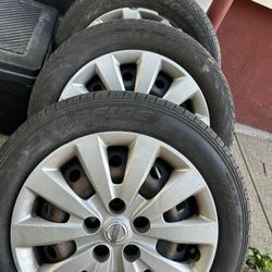 4 Nissan Sentra Steelings And Hubcaps