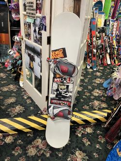 144cm World Industries Snowboard w/ Medium Bindings * Like New Vintage Old School All Mountain Ride