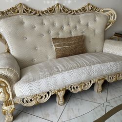 French credential sofa set