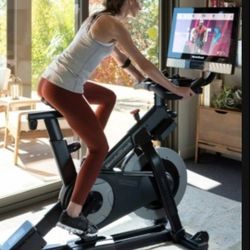 NordicTrack Commercial S22i Studio Cycle With 22” Tilt & Pivot Smart HD Touchscreen New