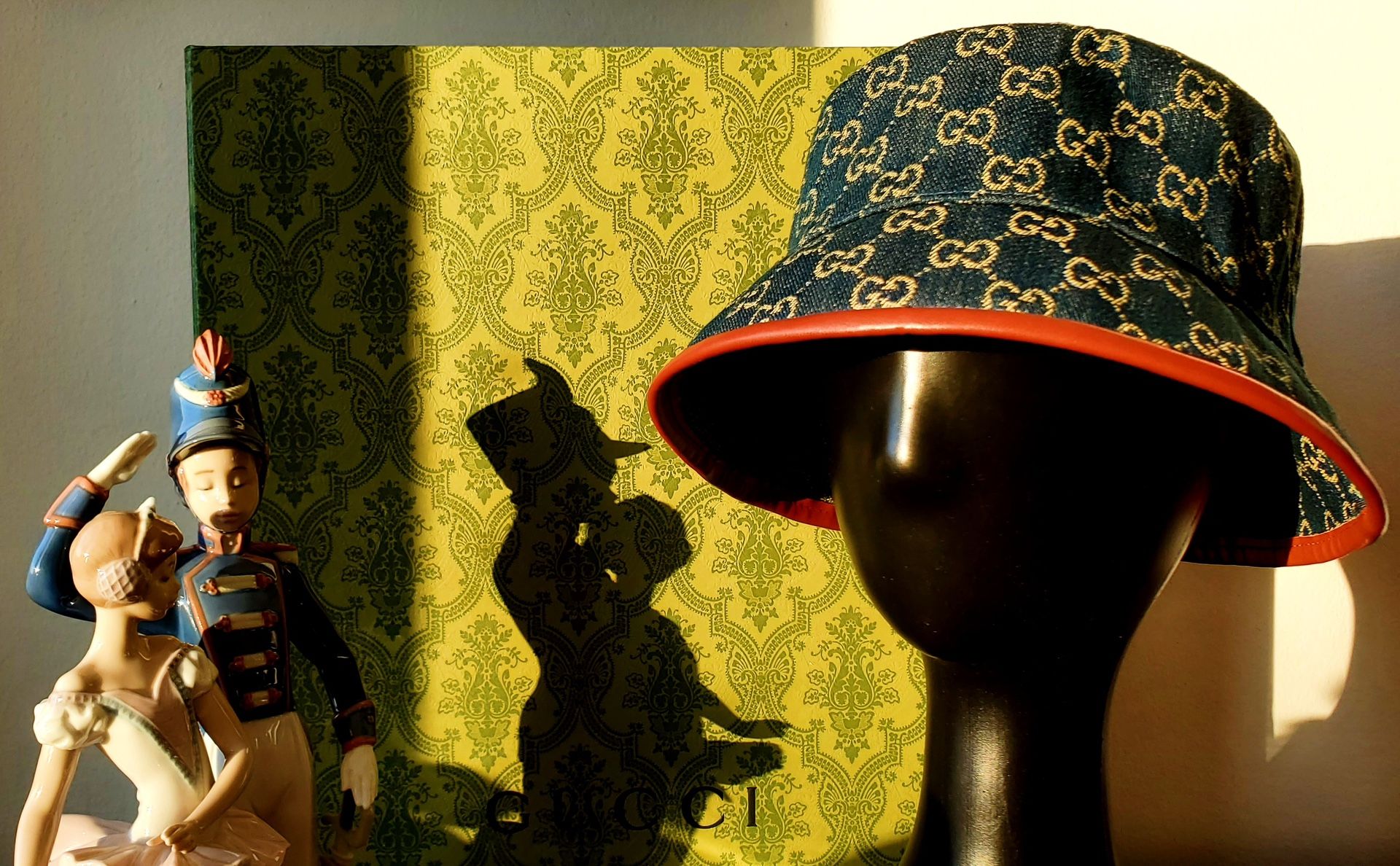 Gucci brown GG monogram leather trim bucket hat GUCCI BURGUNDY GG MONOGRAM CANVAS BUCKET HAT Sz M  main image 4