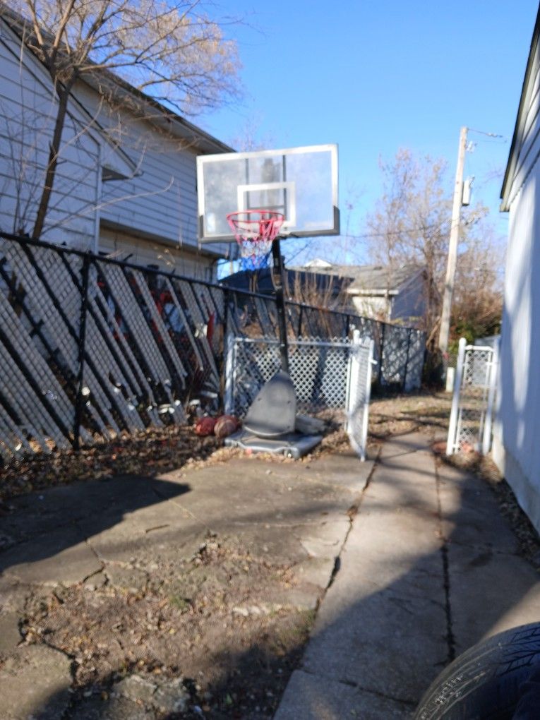 Basketball π Hoop