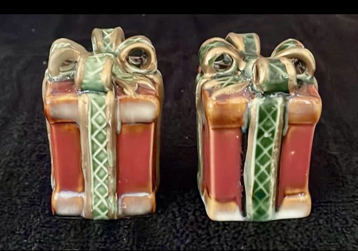 Vintage Christmas presents salt & pepper shakers