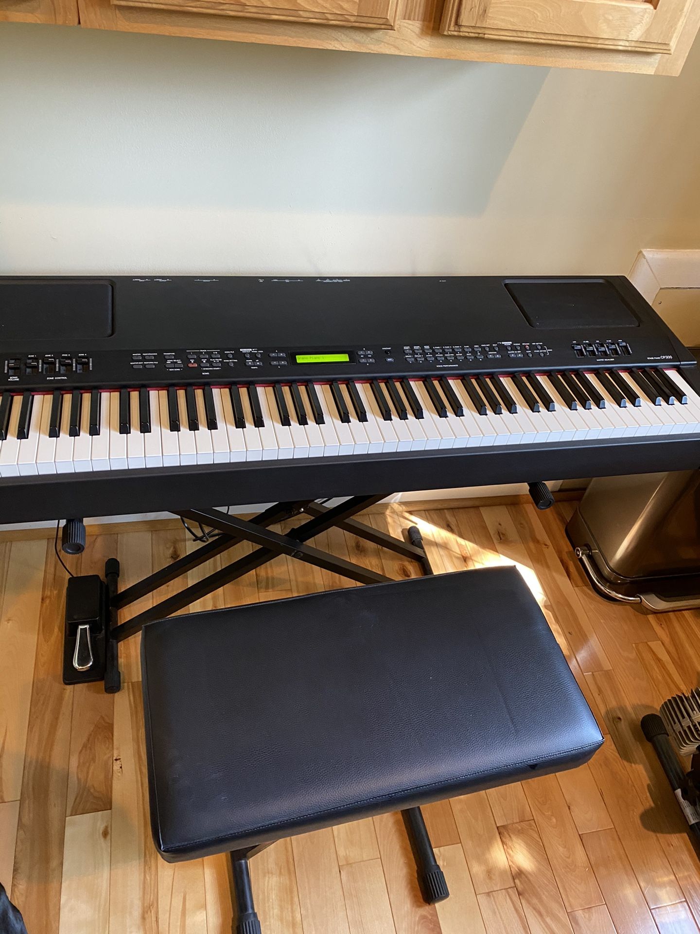 Yamaha stage piano CP -300