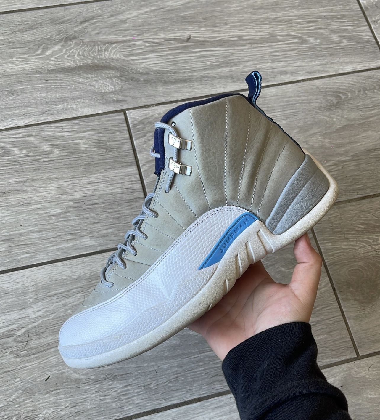 Jordan 12 University Blue Size 9