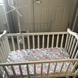 Baby Cradle w Mattress & Sheet 