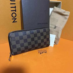 Authentic Louis Vuitton Zipped Wallet 