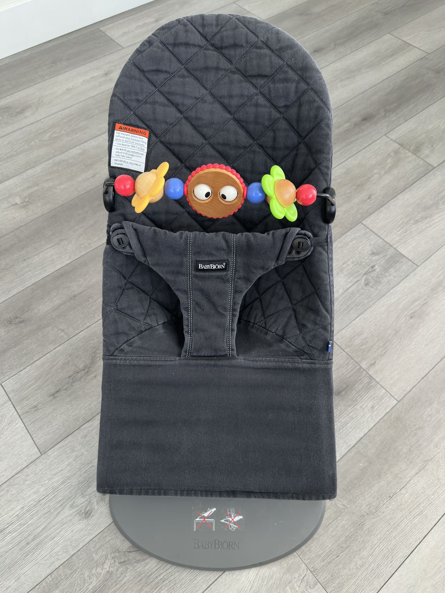 Babybjorn Bouncer w/ toy bar attachment