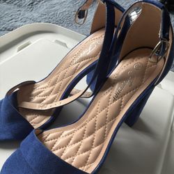 Size 7 1/2 Women’s Shoe