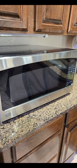 GE counter top 2.0 cu. Microwave