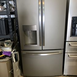 REFRIGERATOR 