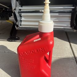 Tuffe Jug, 5 Gallon Utility Jug With Auto Stop Ripper Cap