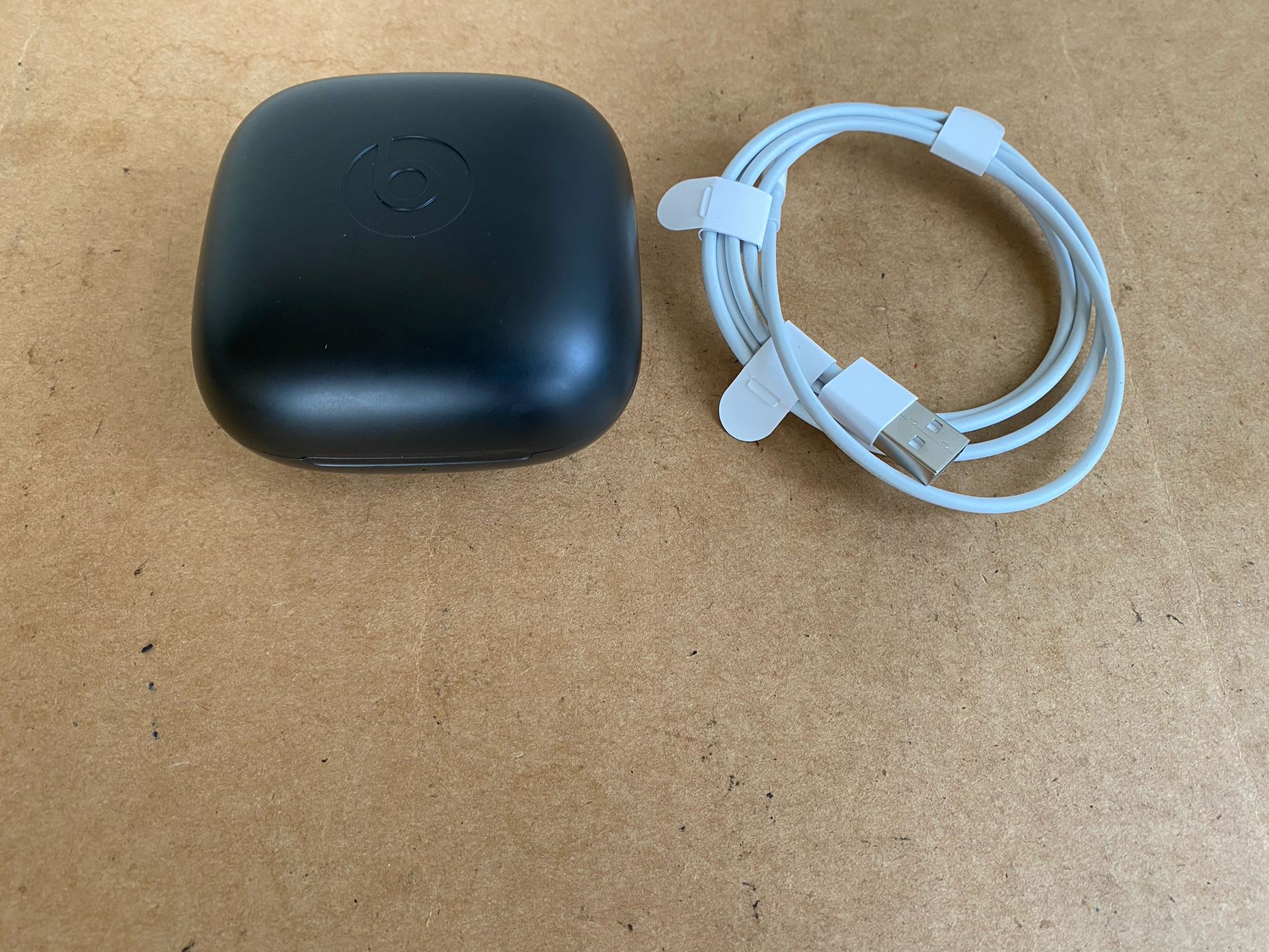Powerbeats Pro Charging Case