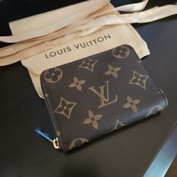 Louis Vuitton Zippy Wallet /pouch