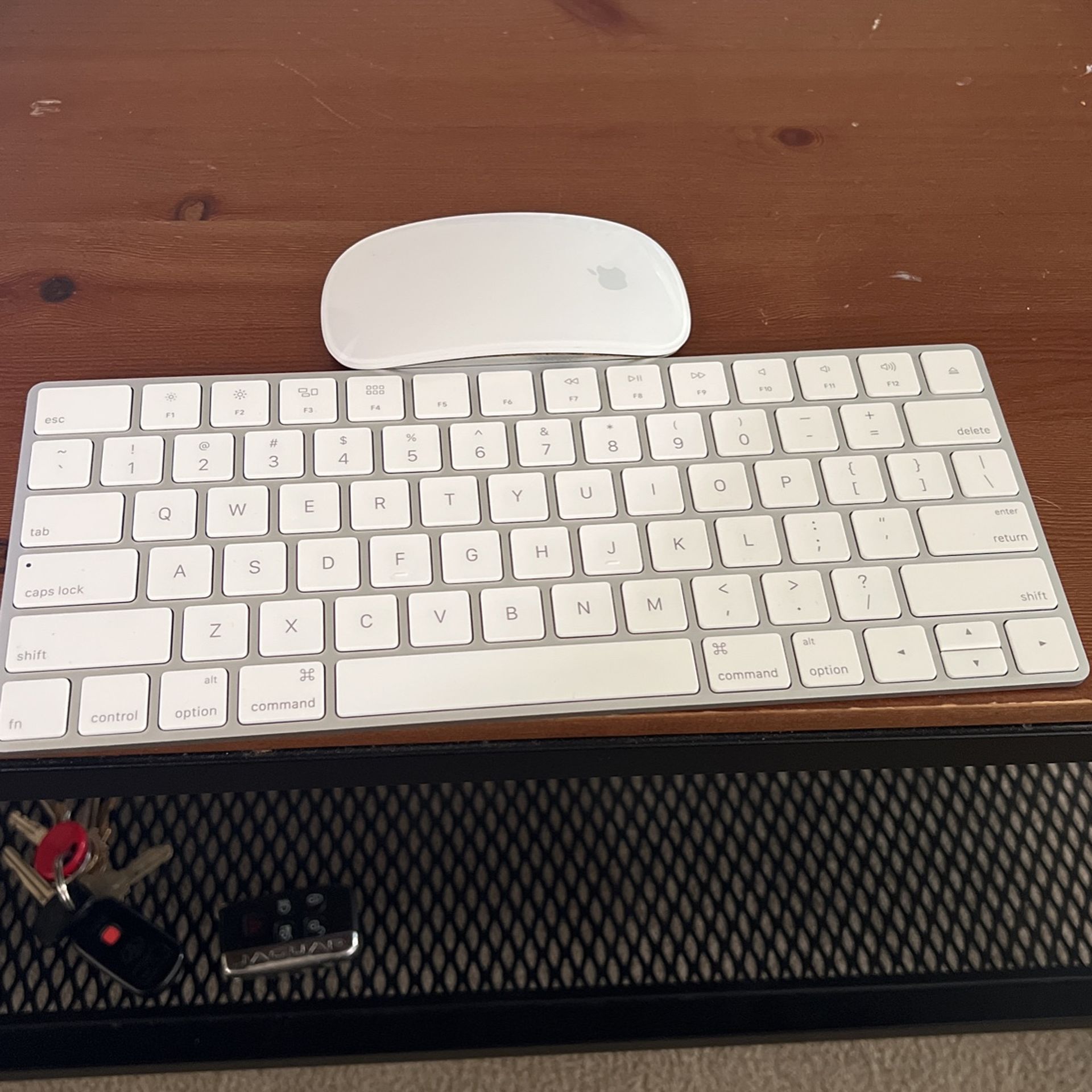Apple Wireless Keyboard And Magic Mouse 