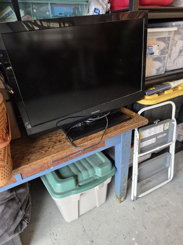 32" TV