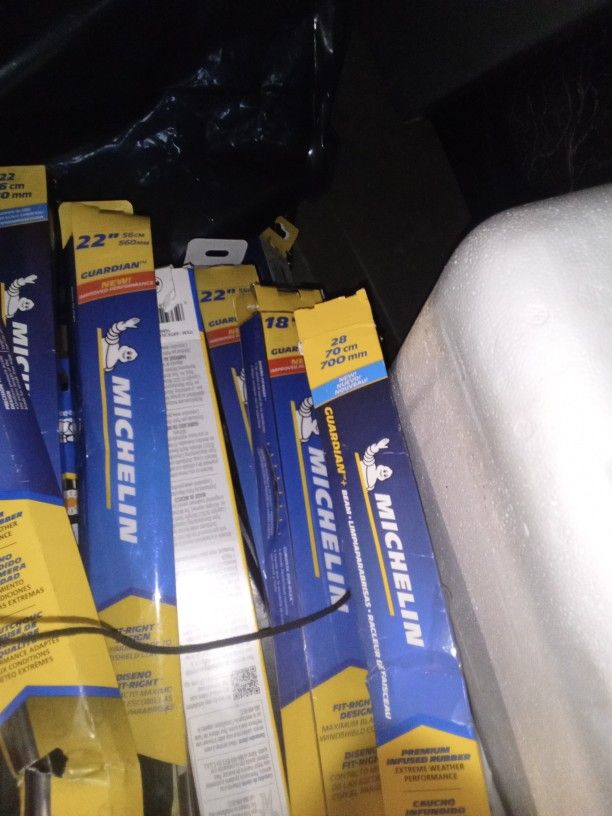 New Michelin Windshield Wipers. Numerous Sizes Read Description